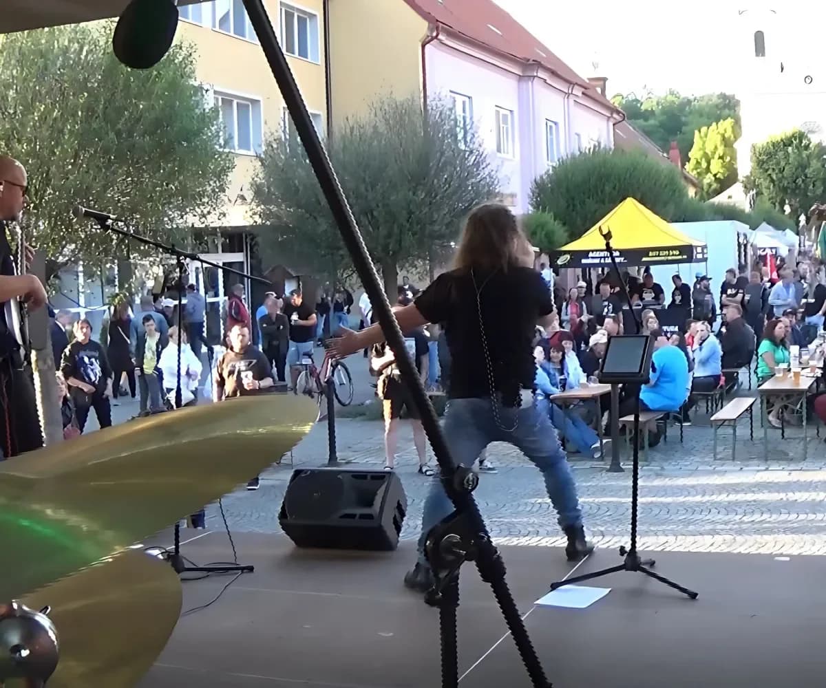 Kapela na pódiu